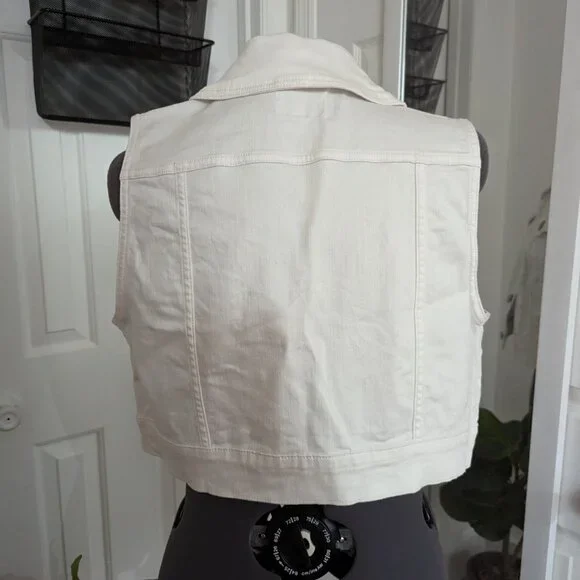 BNWOT Torrid White Jean Vest - Size 1 - Picture 3 of 4